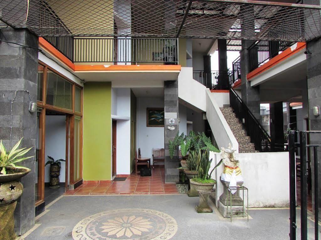 Seruni Guest House Denpasa Buitenkant foto