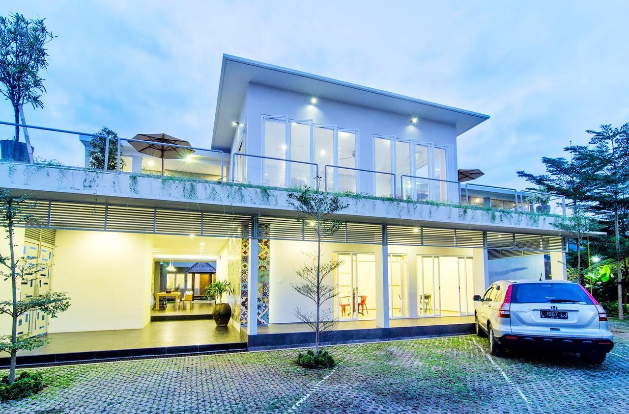 Seruni Guest House Denpasa Buitenkant foto